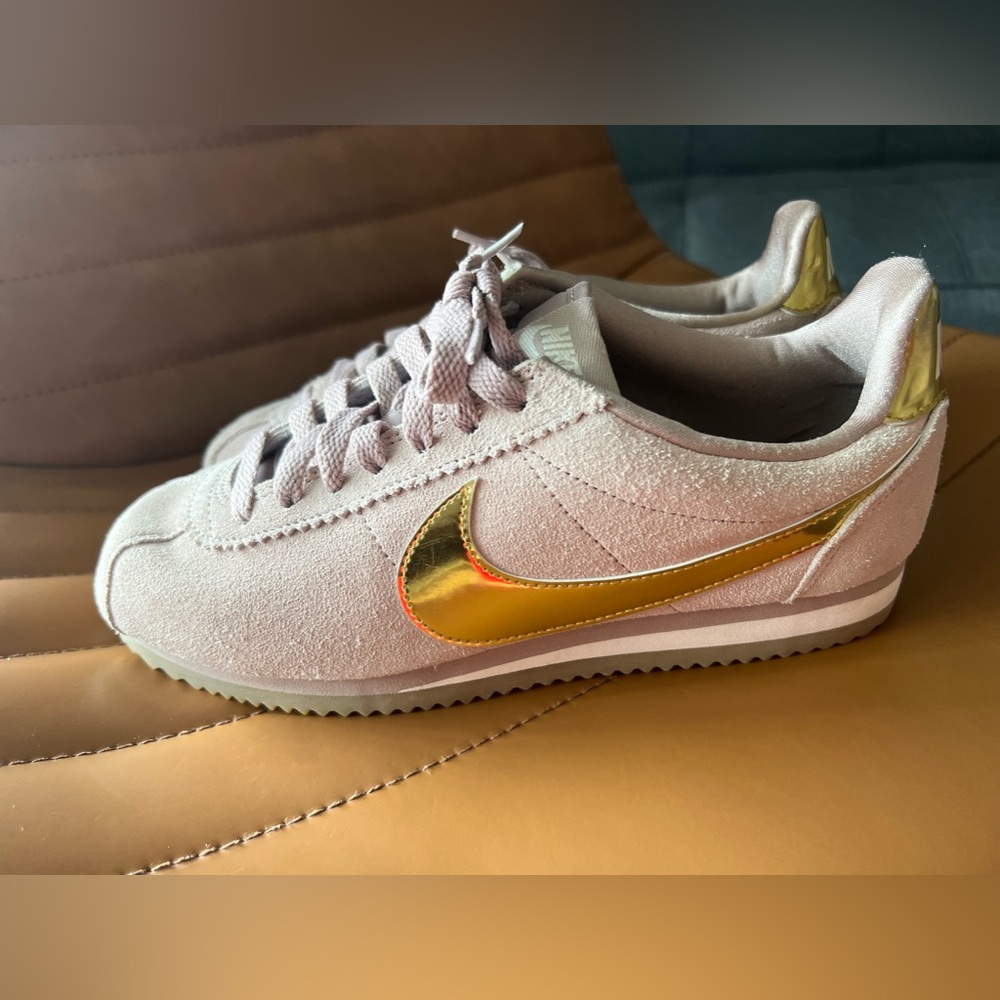 Nike Cortes Phantom Metallic Gold are use but in good condition see the photos